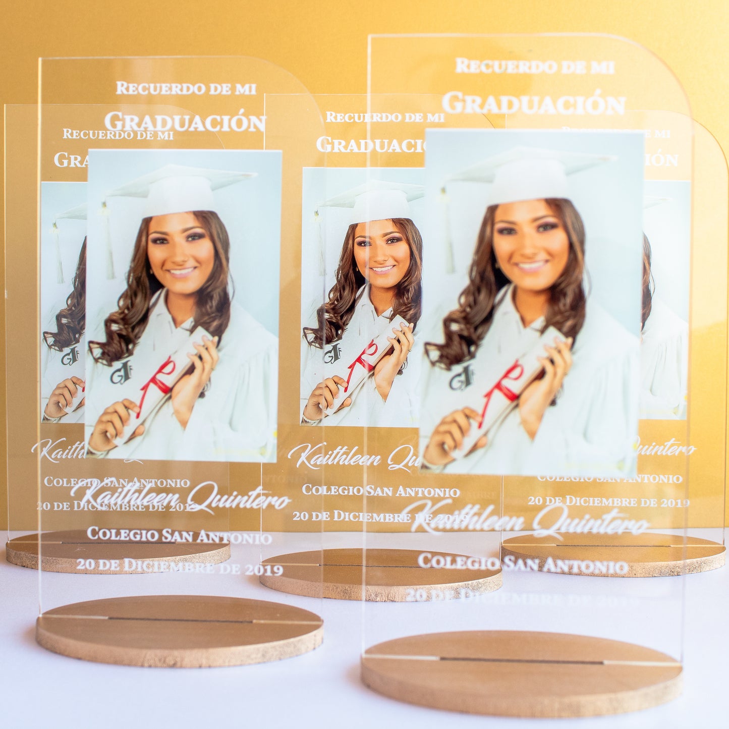 COD. 701 - Recuerdo de Graduación en Acrílico Clásico