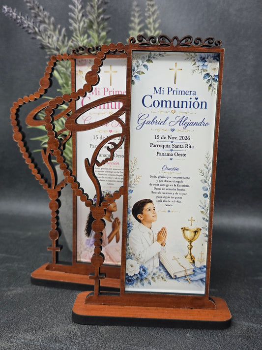 Recordatorio personalizado con rosario de la Virgen en MDF texturizado