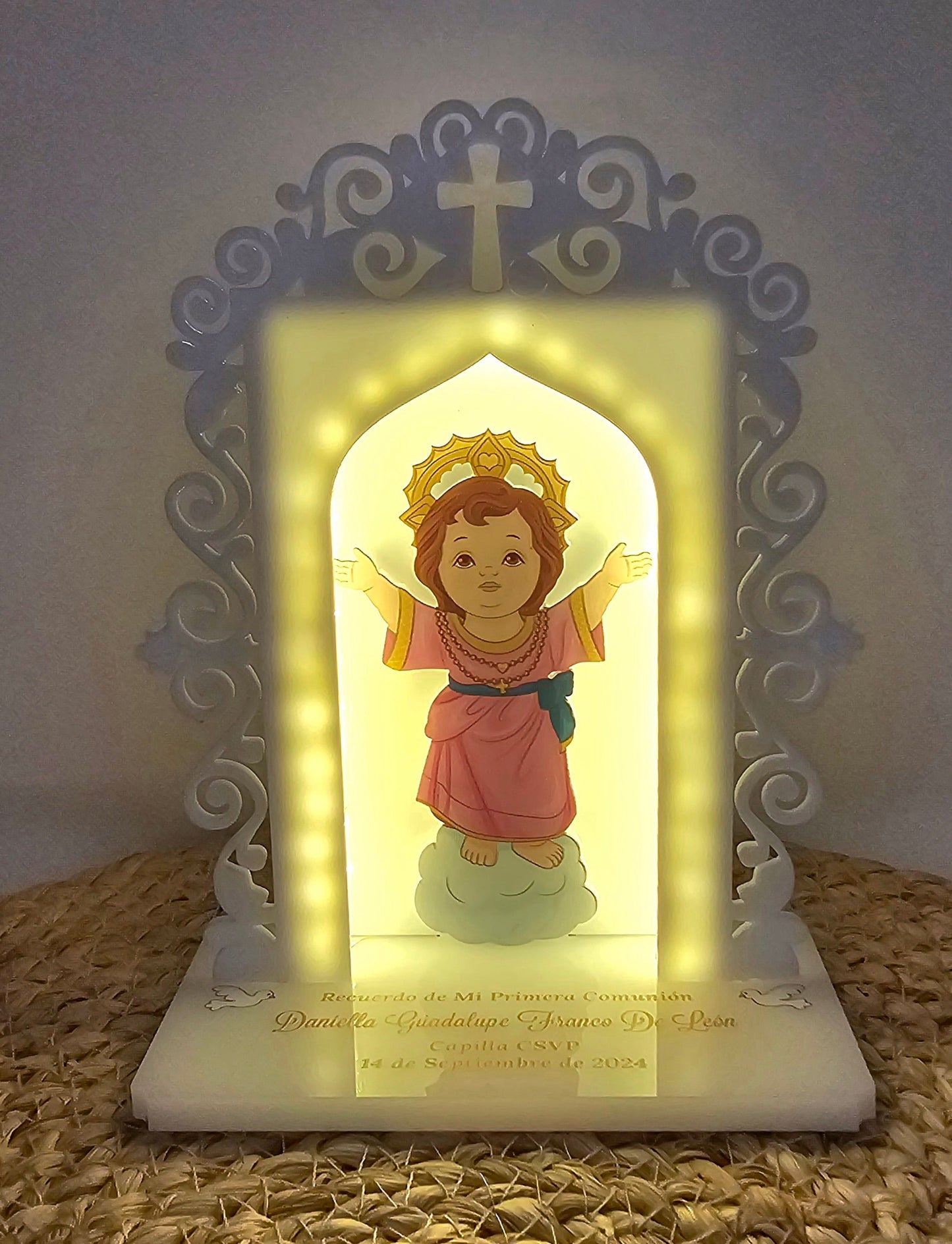 COD. 109 - Recordatorios de Bautizo - Nicho Iluminado con Santo Personalizable en Acrílico