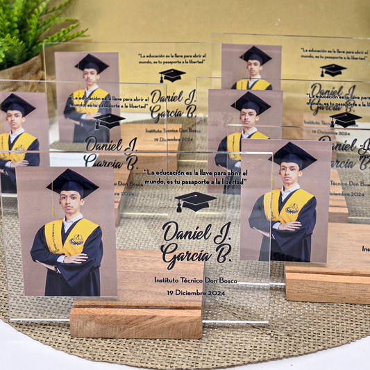 COD. 740 - Placa de Graduación Personalizada con Foto y Base de Madera