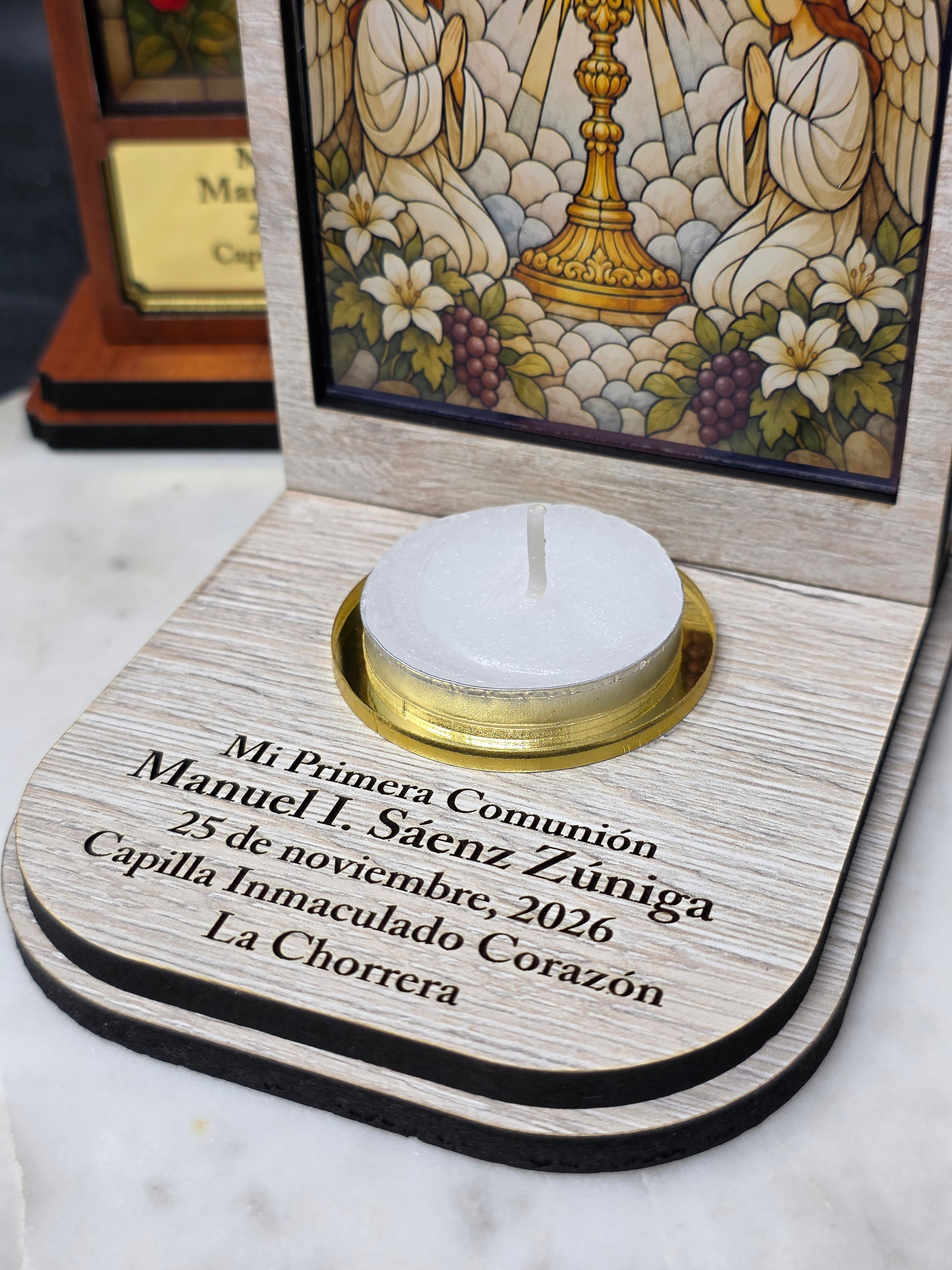 Detalle de personalización y soporte para vela de té