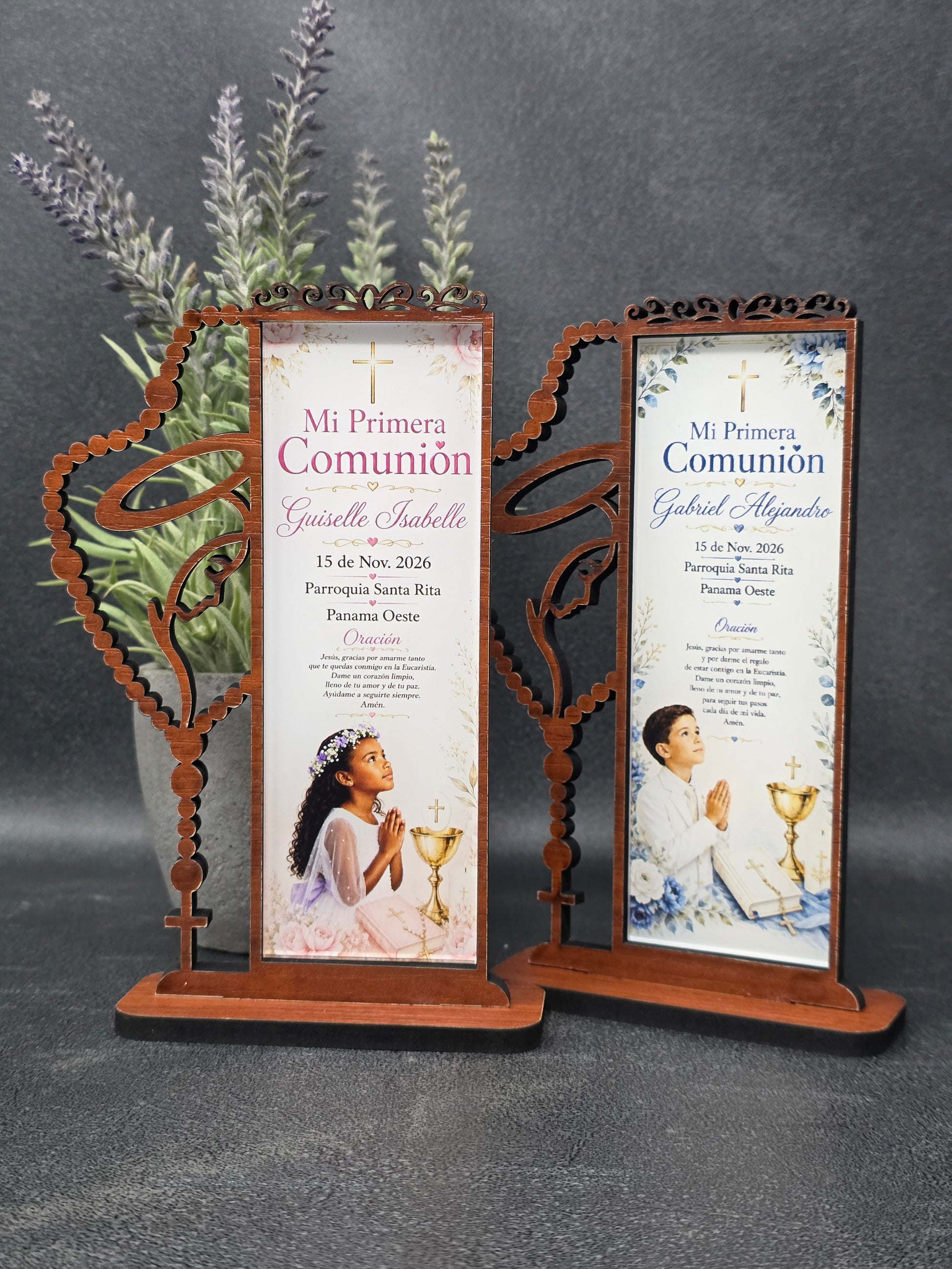 Recordatorios personalizados de Primera Comunión con rosario y Virgen troquelados