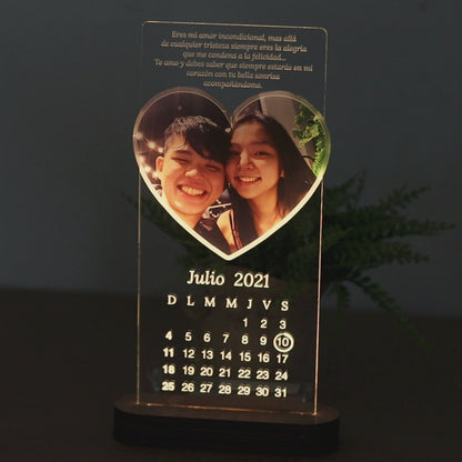 COD. 409 - Lámpara LED Calendario Personalizado - Foto, Frase y Fecha - Base Madera - Regalo Romántico