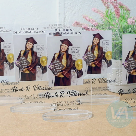 COD. 701 - Recuerdo de Graduación en Acrílico Clásico