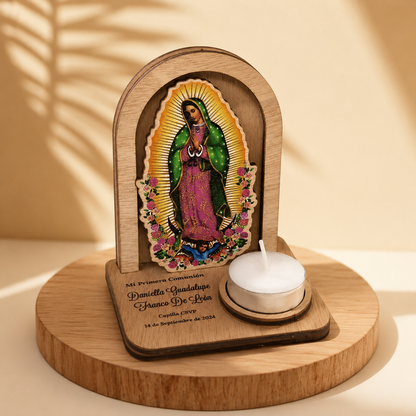 Recordatorio portavela de madera con Virgen de Guadalupe y velita de té